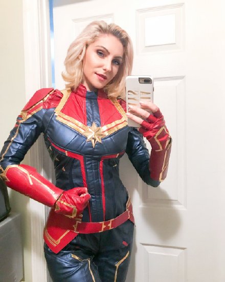Costume Guide - How To Dress Like A Captain Marvel
